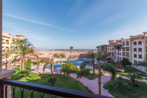 Al Saraya Sahl Hasheesh by Peaks
